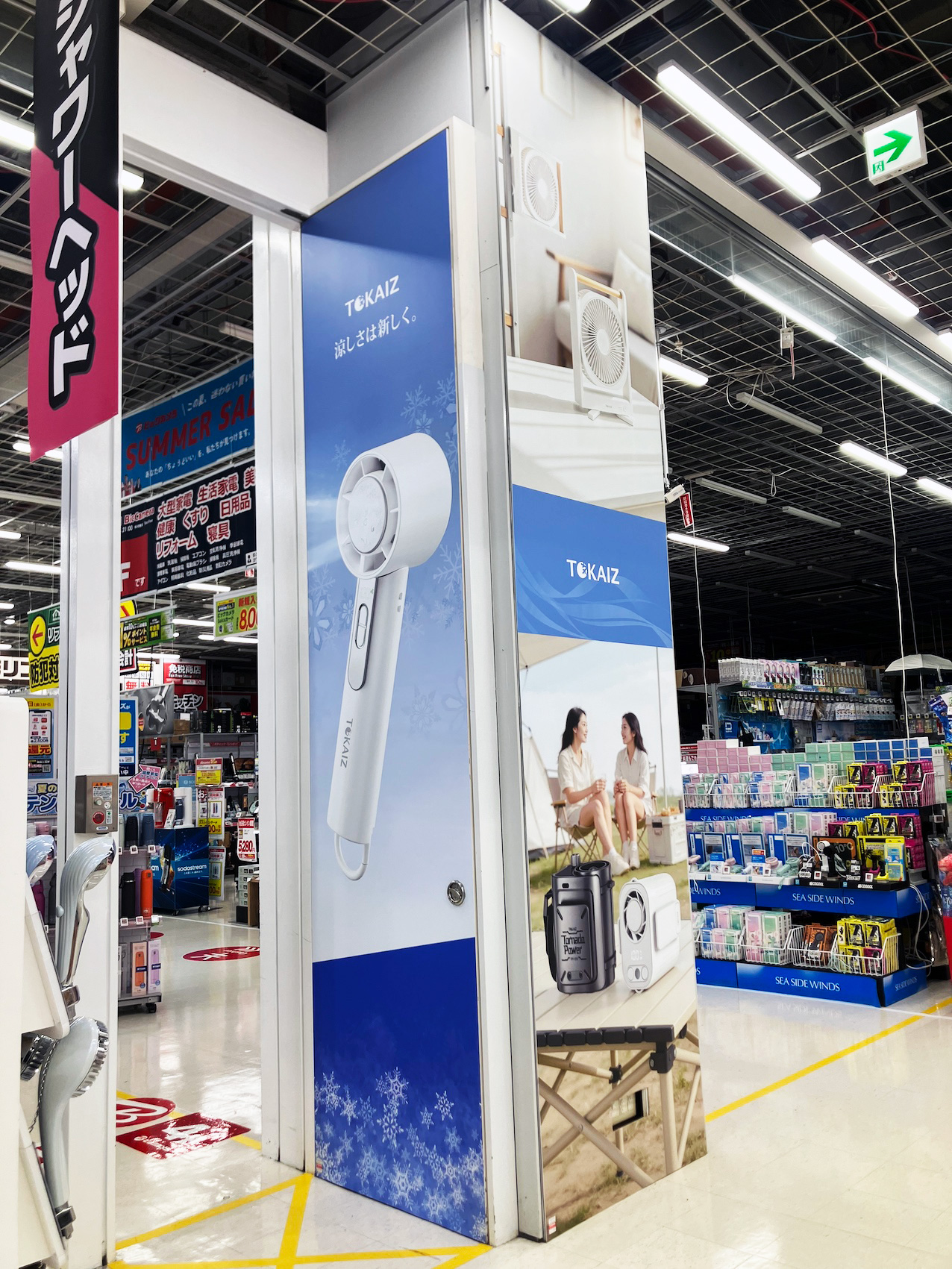 ビックカメラ店内に設置されたTOKAIZ扇風機シリーズの展示